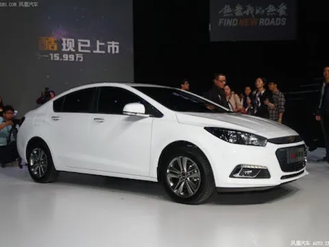 Chevrolet công bố ảnh nội thất Cruze mới