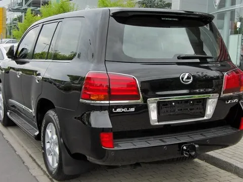  Một doanh nghiệp Việt từ chối nhận 5 xe sang
