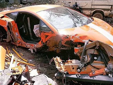 Siêu xe Lamborghini "tan xác" ở Ấn Độ