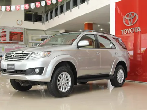 Toyota giới thiệu Fortuner phiên bản "Rồng" 