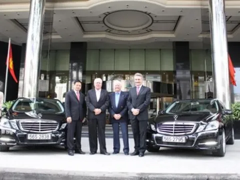 Internet trên xe hơi: Mercedes-Benz InCar Hotspot 