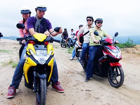 An toàn khi đi xe máy 2 người