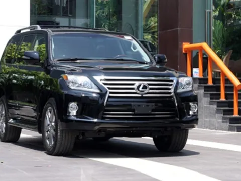 Lexus LX570 đời 2013 đầu tiên về Việt Nam