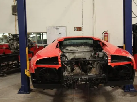 "Mổ xẻ" Lamborghini Murcielago ở Việt Nam