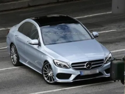 C-Class 2014 khoe "nhan sắc" trên phố