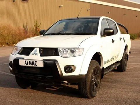 Mitsubishi ra mắt Triton phiên bản "đen"