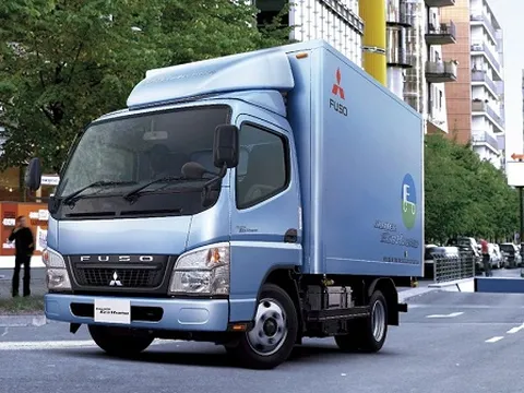 Xe tải 2 tấn Mitsubishi chạy xăng-điện