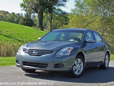 Báo giá Nissan Altima 2011 