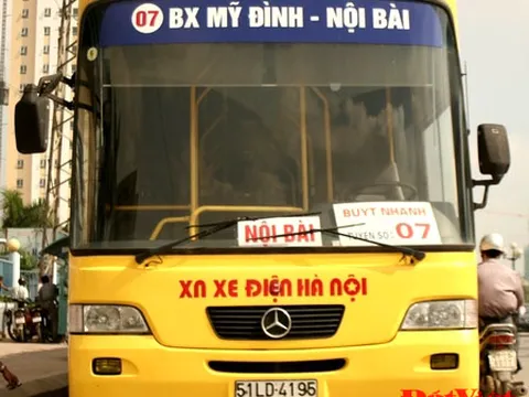 Cùng xe “vua” khám phá Hà Nội