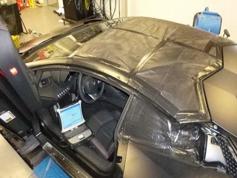 "Độ" Lamborghini Aventador thành "mui trần"