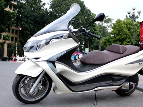 Piaggio X10 đầu tiên về Việt Nam