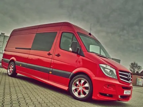 Ngắm Mercedes Sprinter độ "rực lửa