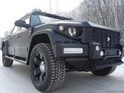 Chiêm ngưỡng siêu xe SUV bọc thép đen tuyền