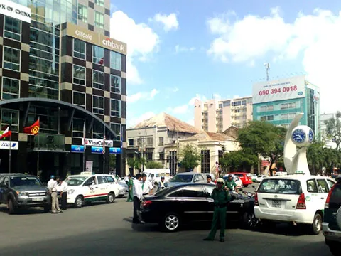 4 ôtô húc nhau tại trung tâm Sài Gòn