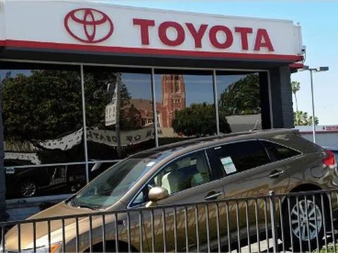 Toyota thừa nhận lỗi xe tăng tốc ngoài kiểm soát