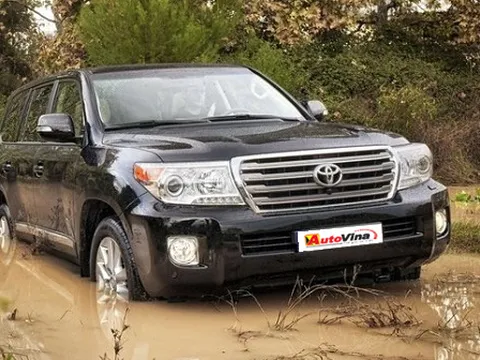 Khám phá Toyota Land Cruiser 8 chỗ mới