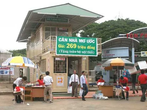 "Xây nhà" từ container cũ