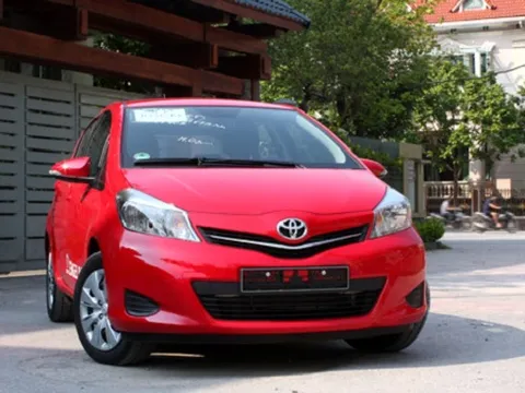 Toyota Yaris mới về Việt Nam, giá "chát"