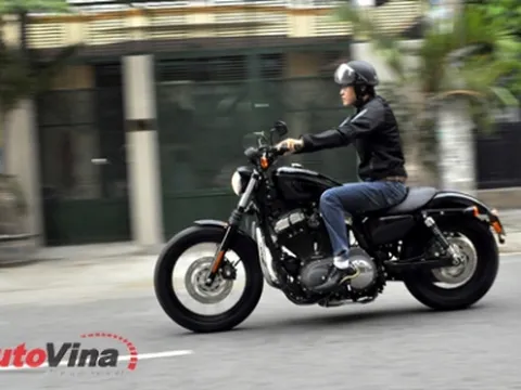  2010 Harley-Davidson XL1200 Nightster:Âm hưởng của bóng tối!