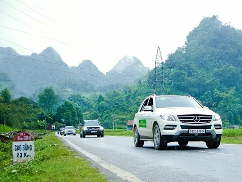 Lái Mercedes-Benz, vi vu núi Cao Bằng