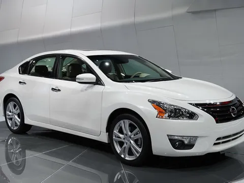 Nissan Altima, đối thủ mới của Camry và Accord