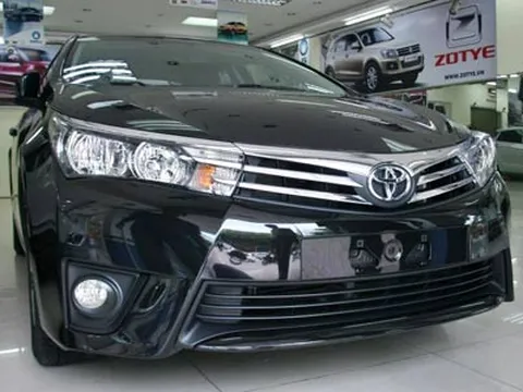 Toyota Altis 2014 không chính hãng về Việt Nam 