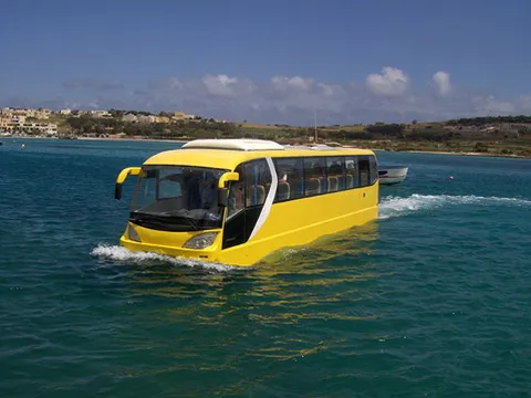 Bus và thuyền: kết hợp 2 trong 1