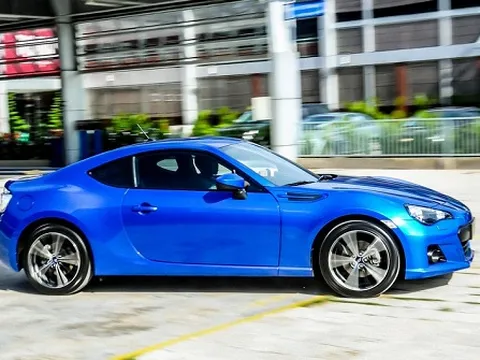 Lái thử Subaru BRZ giá 1,9 tỷ tại Việt Nam