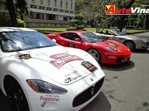 Dàn siêu xe tụ họp tại Dinh Thống Nhất