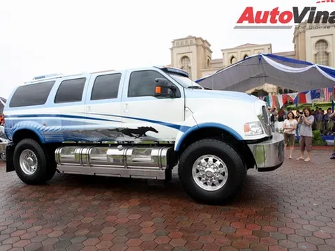 Khi Nhà Vua thích lái xe...tải