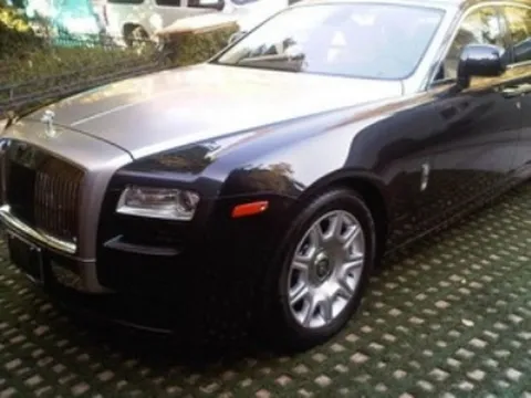  Kim Kardashian khoe “xế hộp” Rolls Royce Ghost 