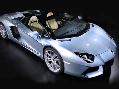 Aventador Roadster: 'Siêu bò' mui trần