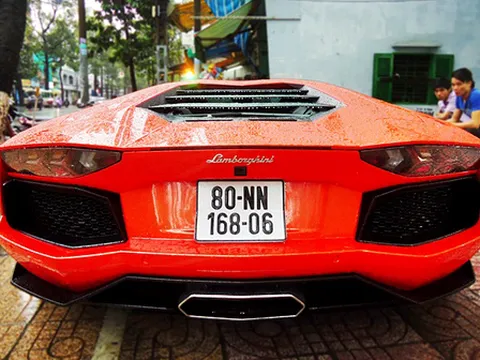 Aventador cam tại Việt Nam có biển nước ngoài