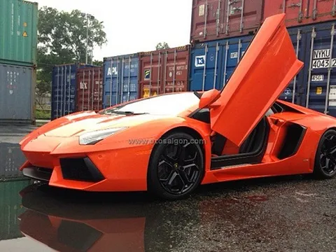 "Siêu bò" Aventador thứ hai về Việt Nam