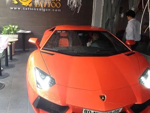 Aventador được trưng bày công khai tại Sài Gòn