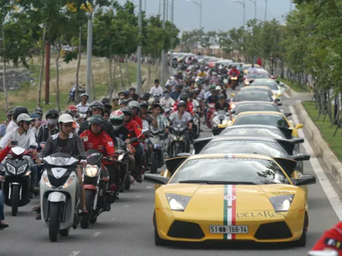 Lần đầu tiên đua siêu xe ở Việt Nam