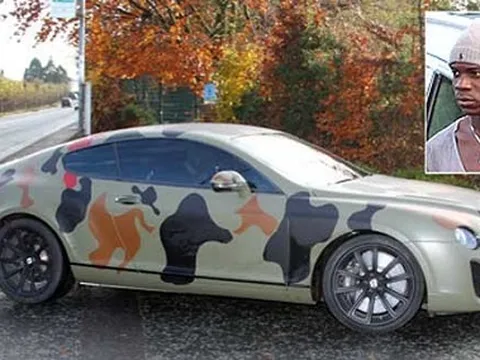 Balotelli ném tiền sơn xe màu quân đội Mỹ 