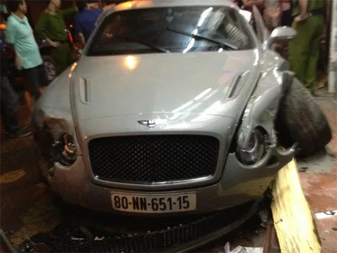 "Đau xót" Bentley tan nát ở Hải Phòng