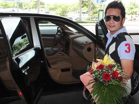 Về Việt Nam, Bằng Kiều đi xe tiền tỷ