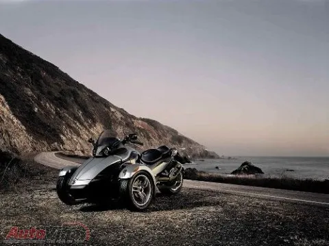 Thu hồi xe ba bánh Can-Am Spyder 