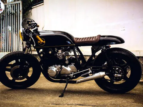 Vẻ đẹp Honda CB750 "cafe đen đậm đặc"