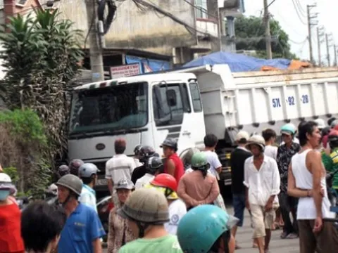 Cô giáo cấp 2 chết thảm dưới gầm xe tải