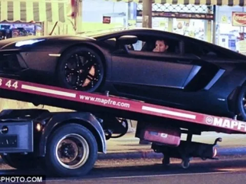 CR7 'bị chơi' trong vụ siêu xe Lamborghini chết máy