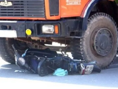 Va chạm với ô tô, một cảnh sát tử vong tại chỗ