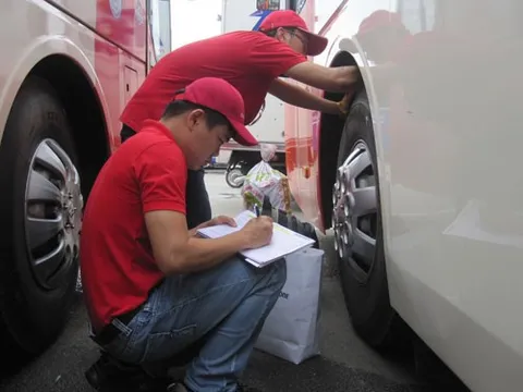 Bridgestone VN chăm sóc lốp xe tải miễn phí