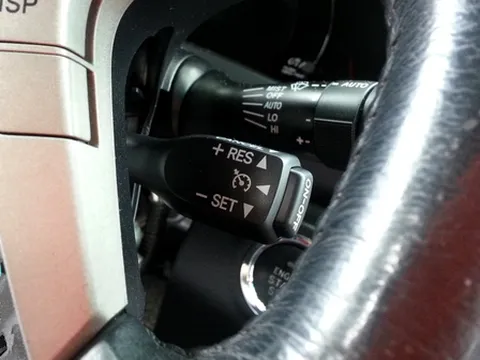 Toyota Camry độ Cruise Control tại Việt Nam