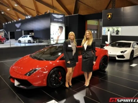 Những "bóng hồng" tại triển lãm Brussels (phần 1)