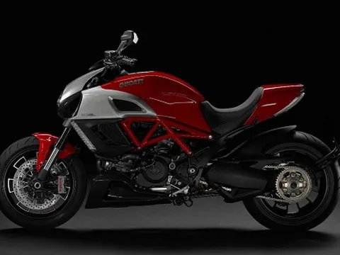 Tháng 3 : Ducati Diavel ra mắt