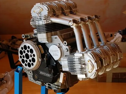 Ducati với động cơ “kỳ quái” 