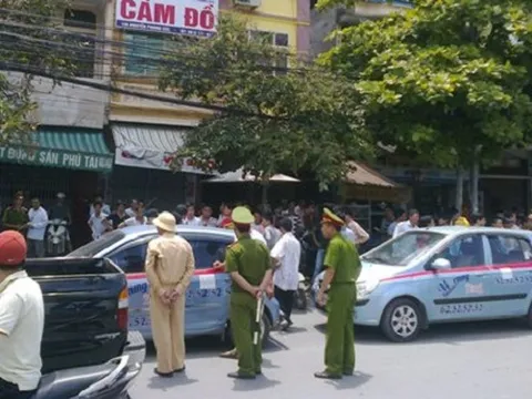 400 xe taxi đại náo Hà Nội